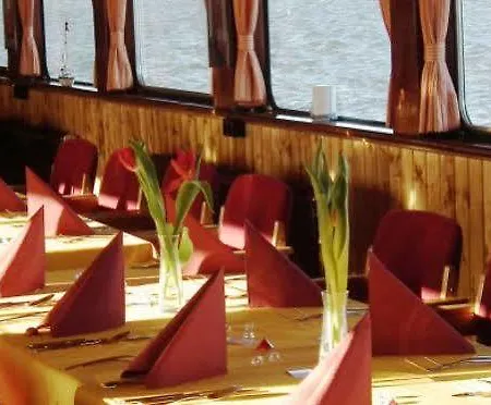 Bateau-hôtel Wohnschiffe Severa 2*